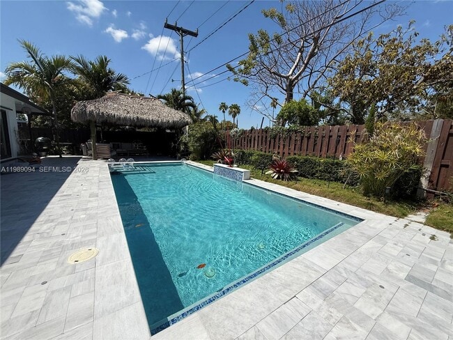 Building Photo - 9495 Dominican Dr