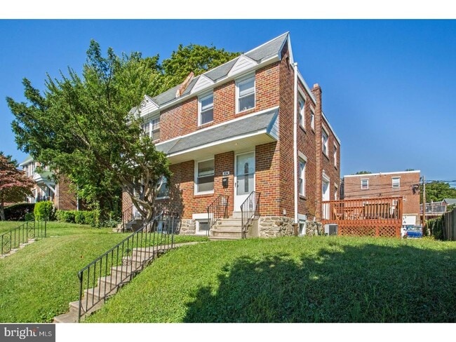 Building Photo - 534 Fountain St