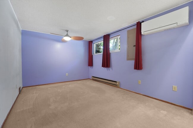 Building Photo - Vibrant Seattle Home