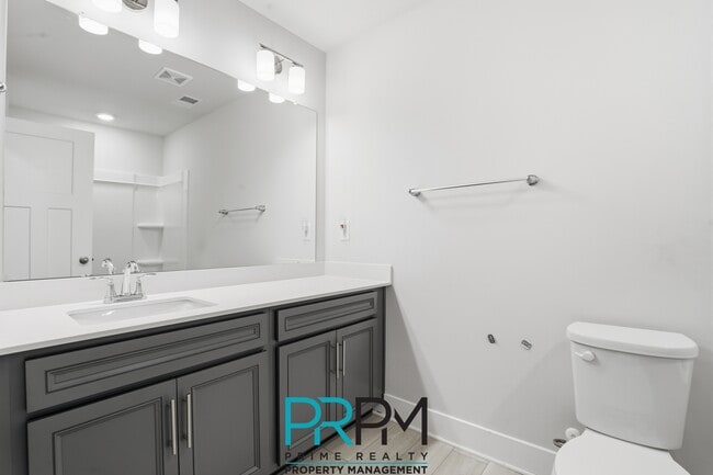 Building Photo - 2 Thornfield Dr