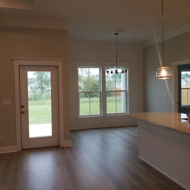 Building Photo - 71 London Cir