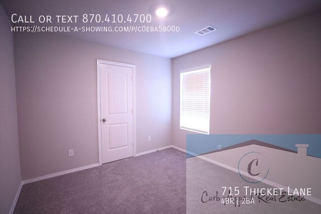 Building Photo - 715 Thicket Ln