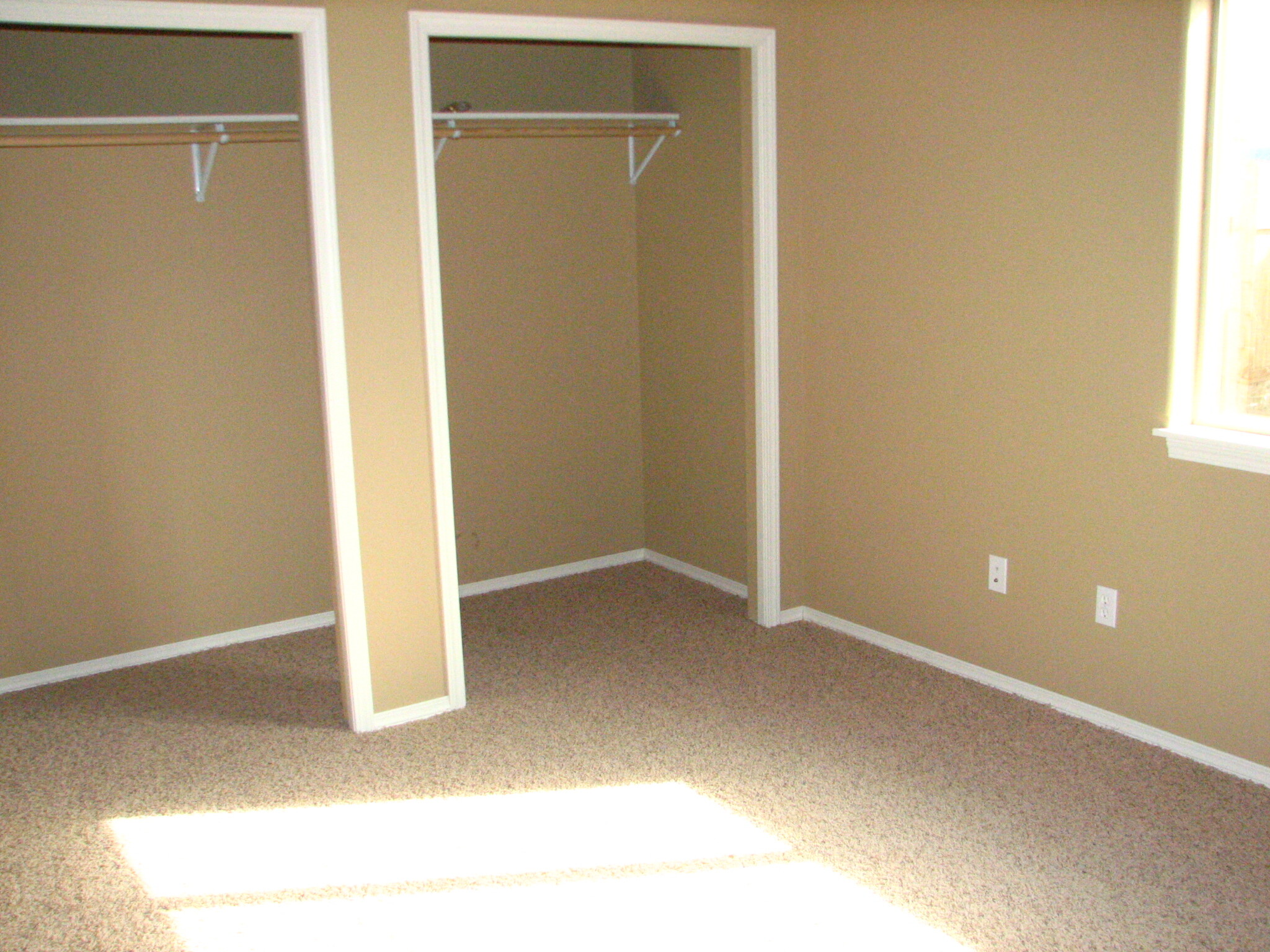 Building Photo - 316 Rosehaven St