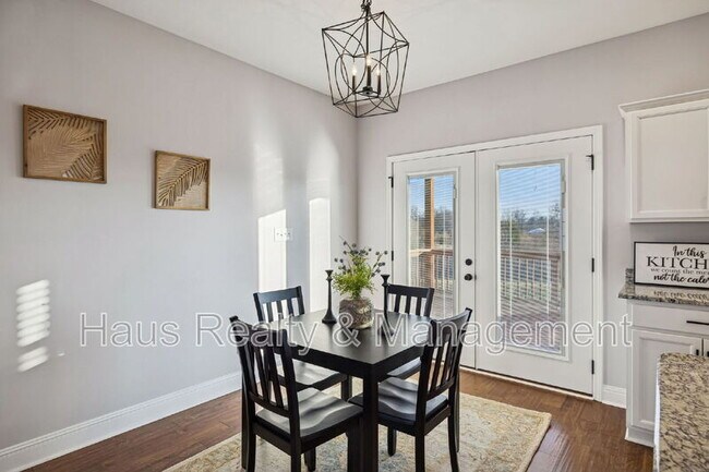Building Photo - 207 Bedford Ct