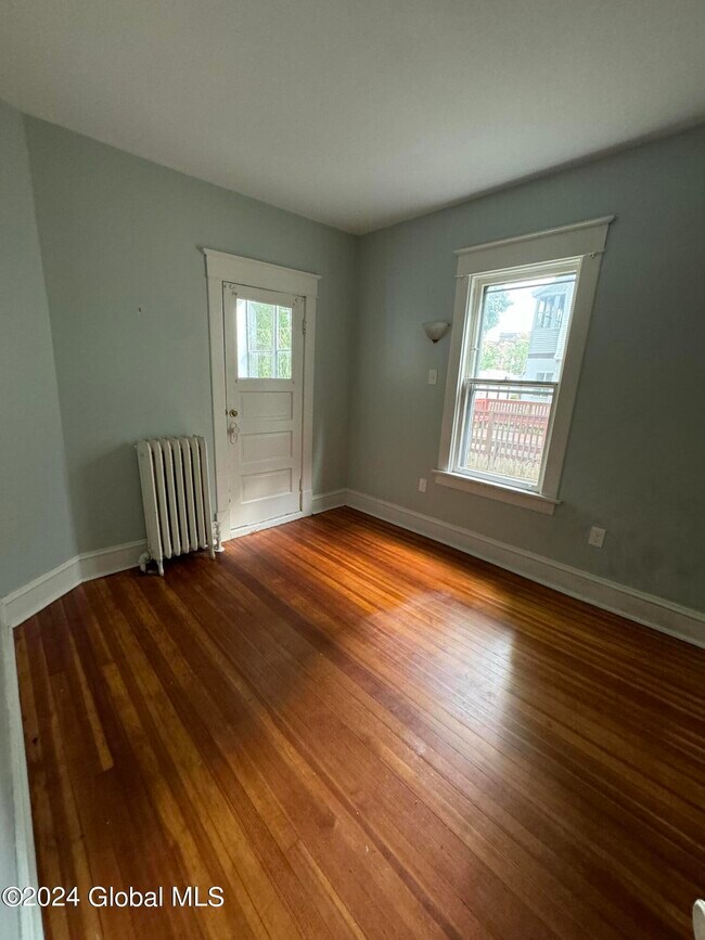 Building Photo - 663 Hudson Ave