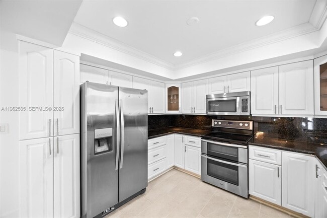 Building Photo - 4400 SW 9th Ln