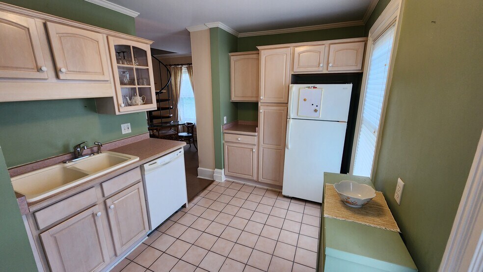 Kitchen - 840 East Ave