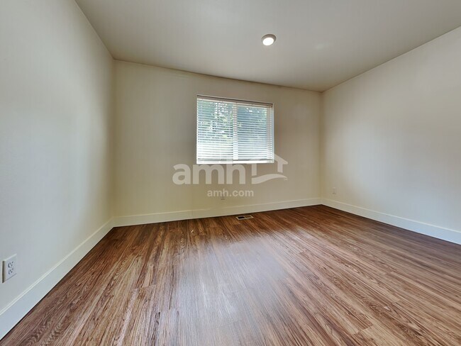 Building Photo - 1427 92nd Way SE