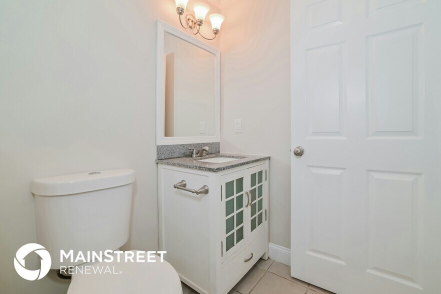 Building Photo - 5921 Montina Rd