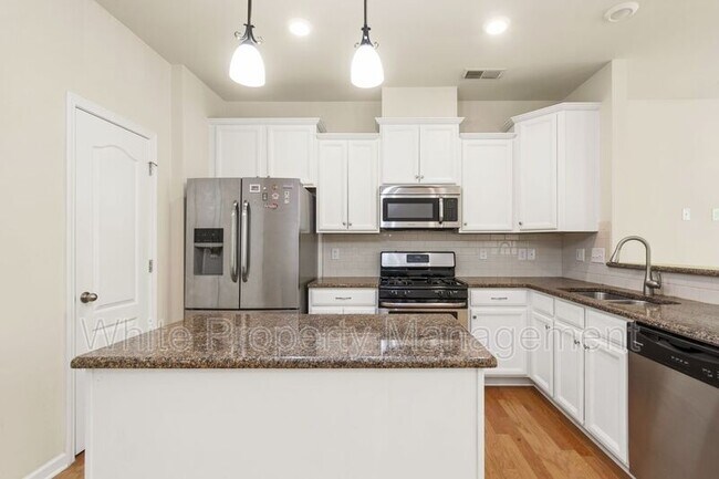 Building Photo - 5022 Mockernut Ln