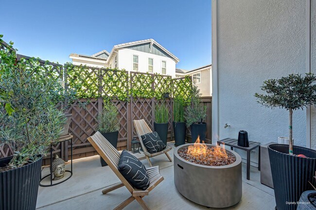 Building Photo - Beautiful 3 Bedroom Home with Updated Finishes & 2-Car Garage!