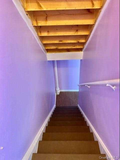 Building Photo - 10 Greenhouse Ln