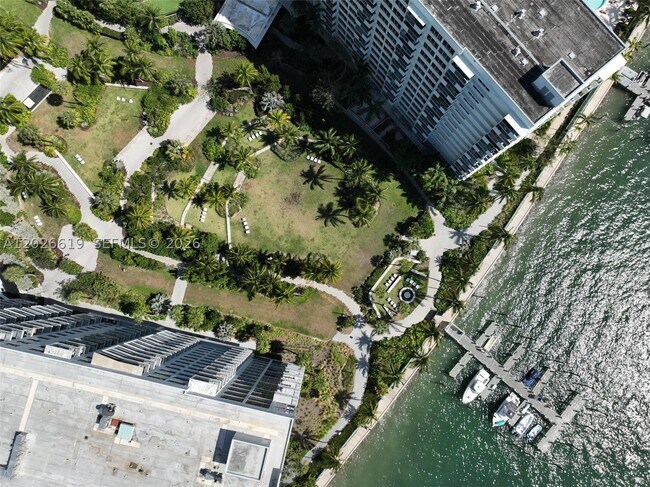 Building Photo - 1500 Bay Dr E