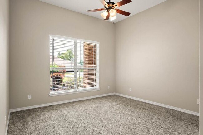 Building Photo - 5749 Tiger Woods Dr