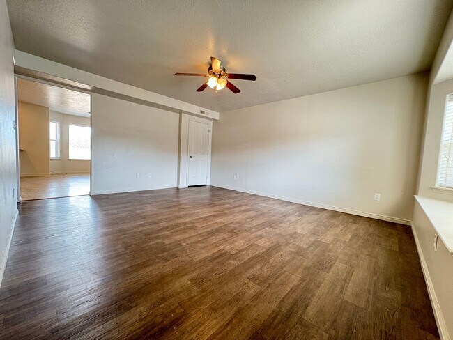 Building Photo - Clark Parkway Home