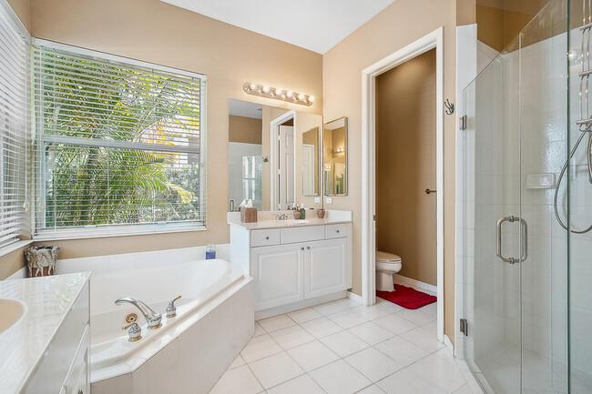 Building Photo - 4642 SW Hammock Creek Dr