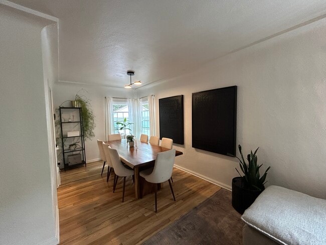 Building Photo - 837 E Buena Ventura St