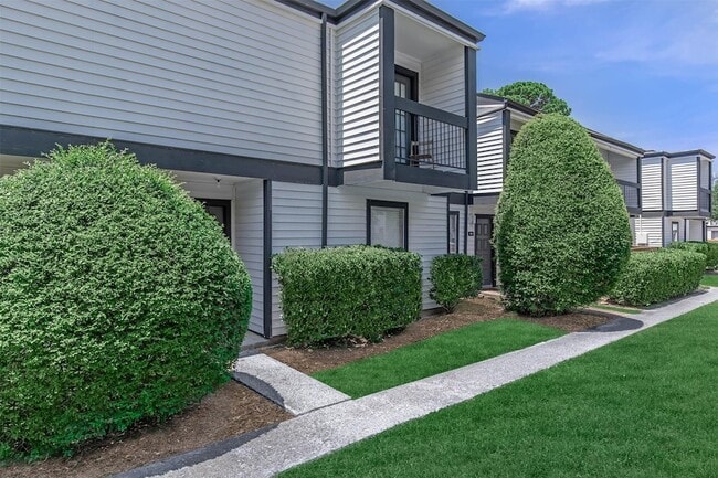 Building Photo - 18001 Cypress Trace Rd