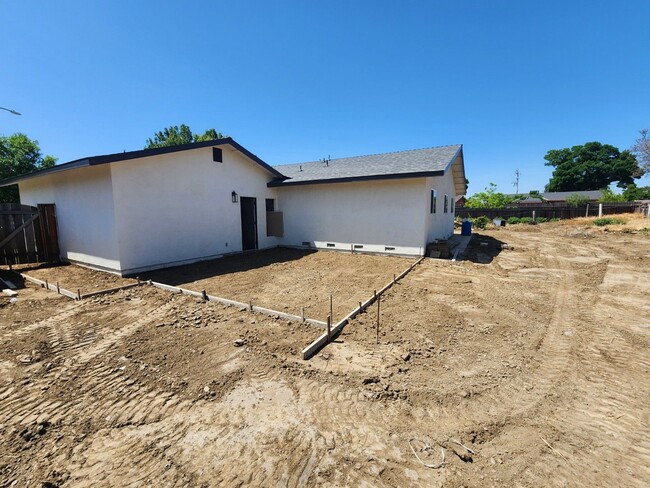 Building Photo - Beautiful Remodled, 4 Bedroom Home!