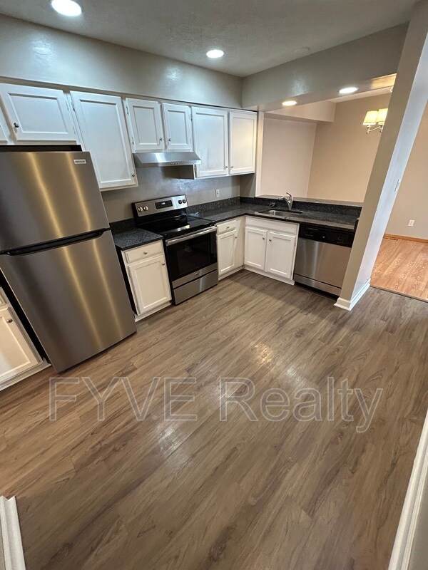 Building Photo - 5590 Barton Rd