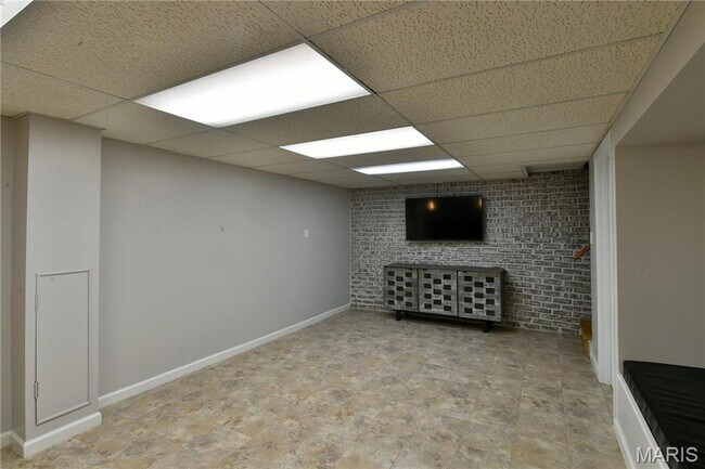 Building Photo - 965 Orchard Lakes Dr