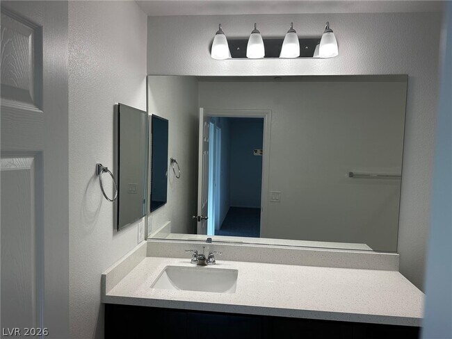 Building Photo - 512 Ylang Pl