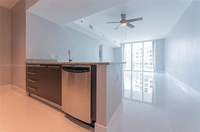 Building Photo - 951 Brickell Ave