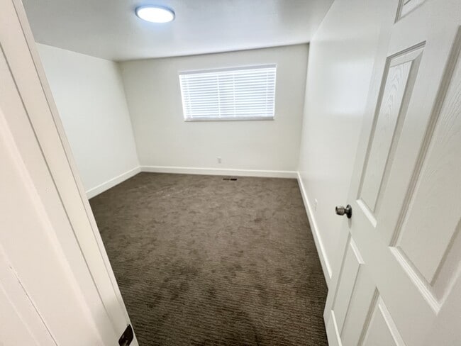 Building Photo - 1127 E 960 S