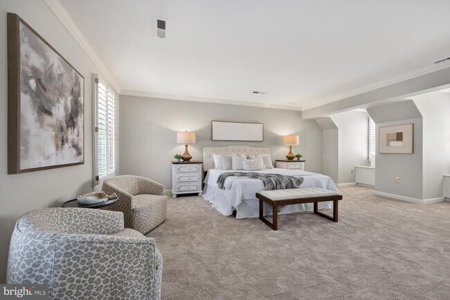 Building Photo - 8815 Surrey Ct