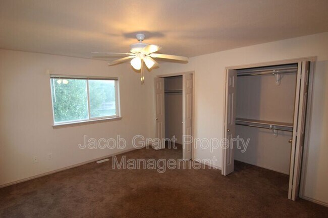 Building Photo - 4240 Willow Canyon Dr