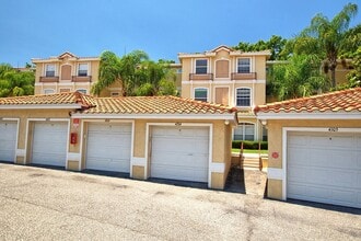 Building Photo - Great Location! 2 story Townhouse with 1 c...