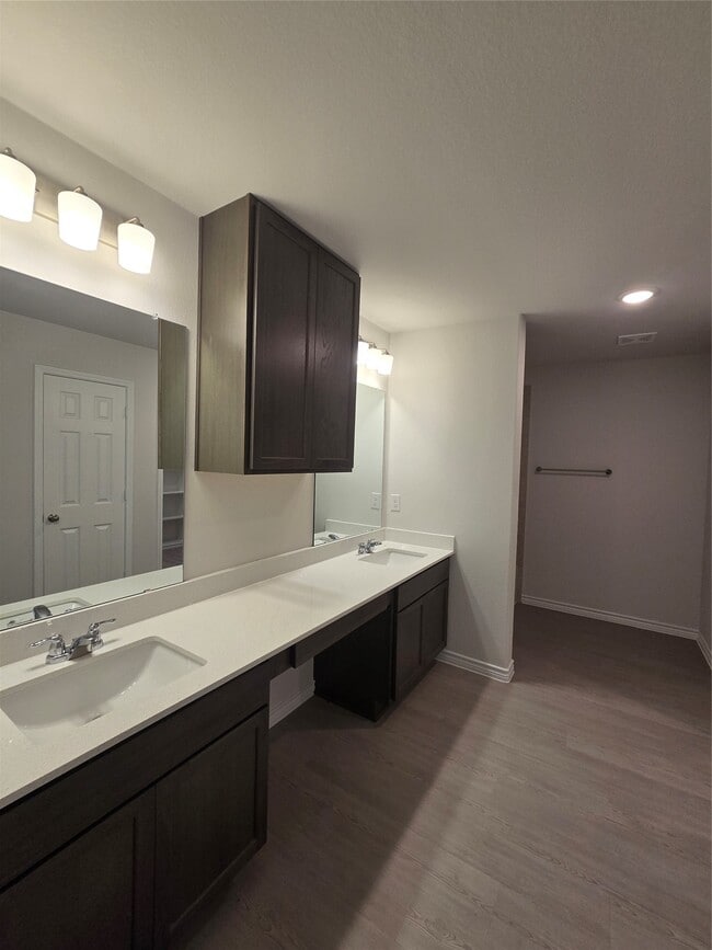 Building Photo - 608 Yupon St