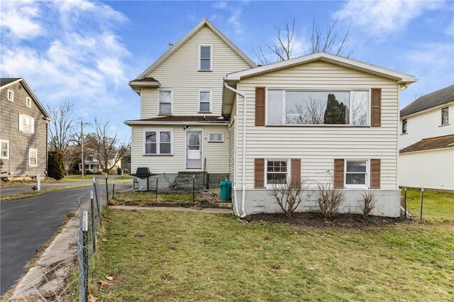 Building Photo - 373 Genesee St