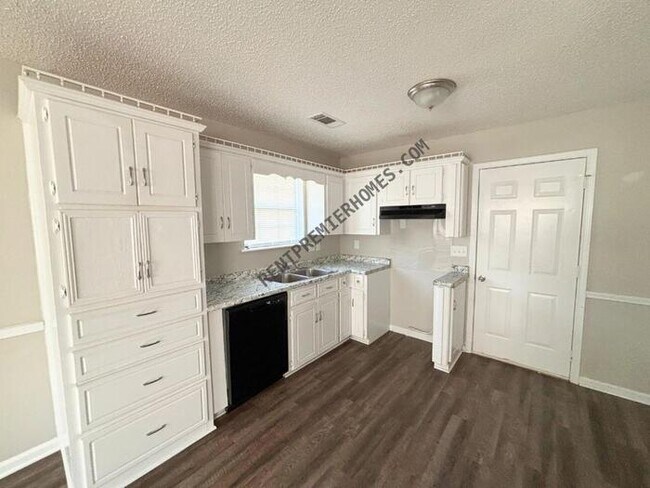 Building Photo - 20 Fox Run Dr