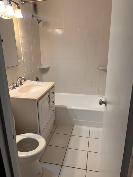 Building Photo - 1021 Arlington Blvd