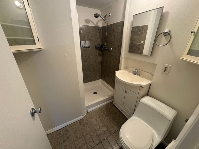 Building Photo - Split Level home in Westminster