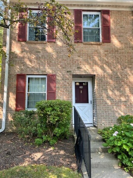 Building Photo - 36 Magnolia Ct