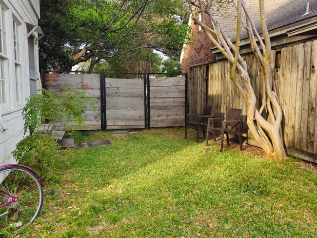 Building Photo - 2247 South Blvd