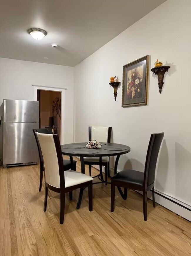 Building Photo - 1138 Summit Ave