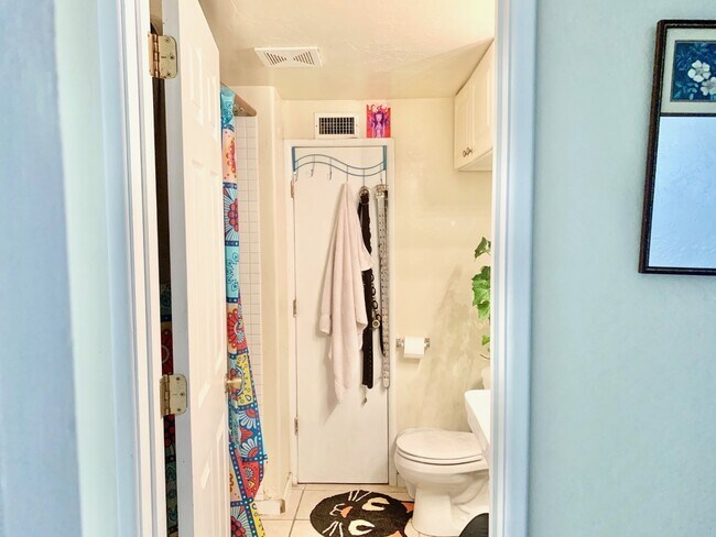 Building Photo - 725 East 5th Street