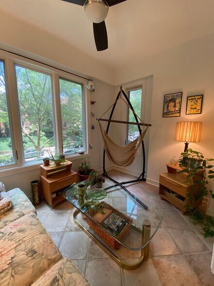 Building Photo - 2032 Belmont Rd NW