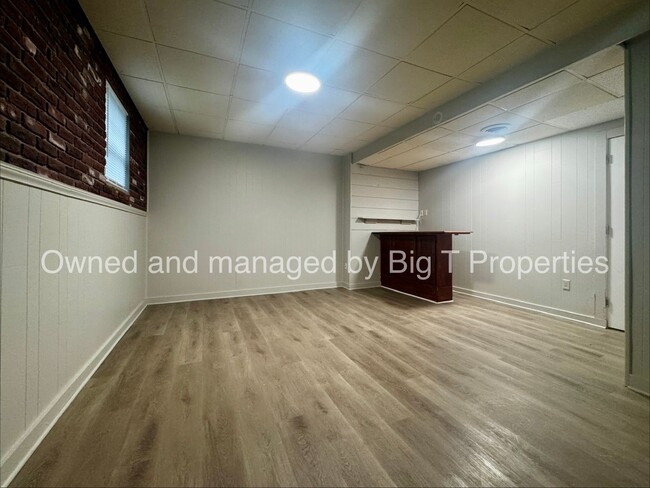 Building Photo - Newark family house on quiet street