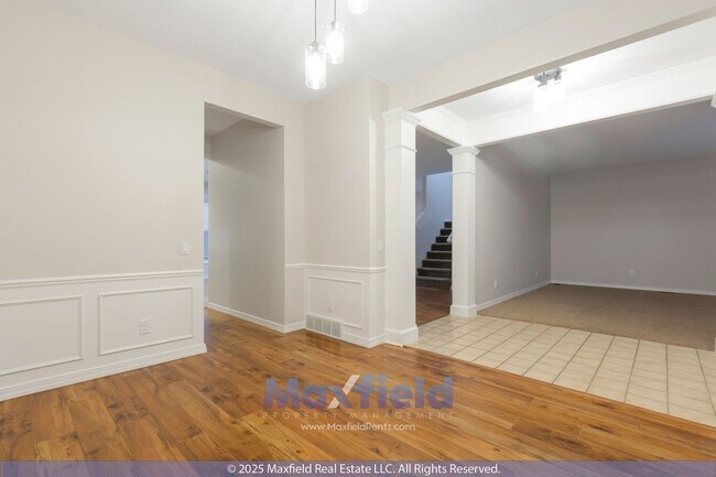 Building Photo - Beautiful 6BD, 3.5BTH, 3GAR Home in Cranberry Hills