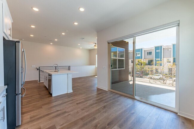 Building Photo - Otay Ranch  3 bd /2 ba Newer Condo w Garage, Laundry + More!