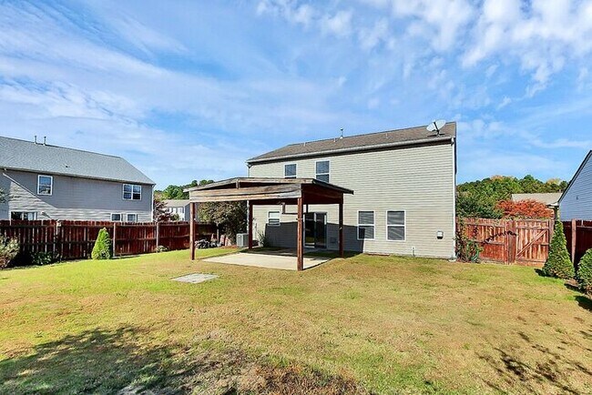Building Photo - Spacious 3BD/2.5BA Home in Cabarrus Crossing!