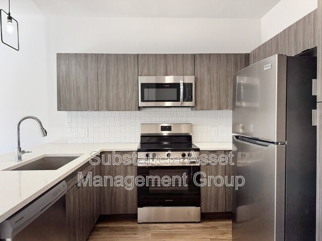 Building Photo - 1653 Midtown Pl