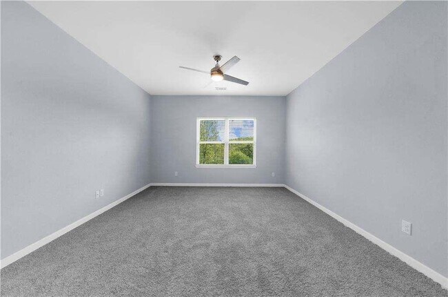 Building Photo - 5435 Mirror Lake Dr