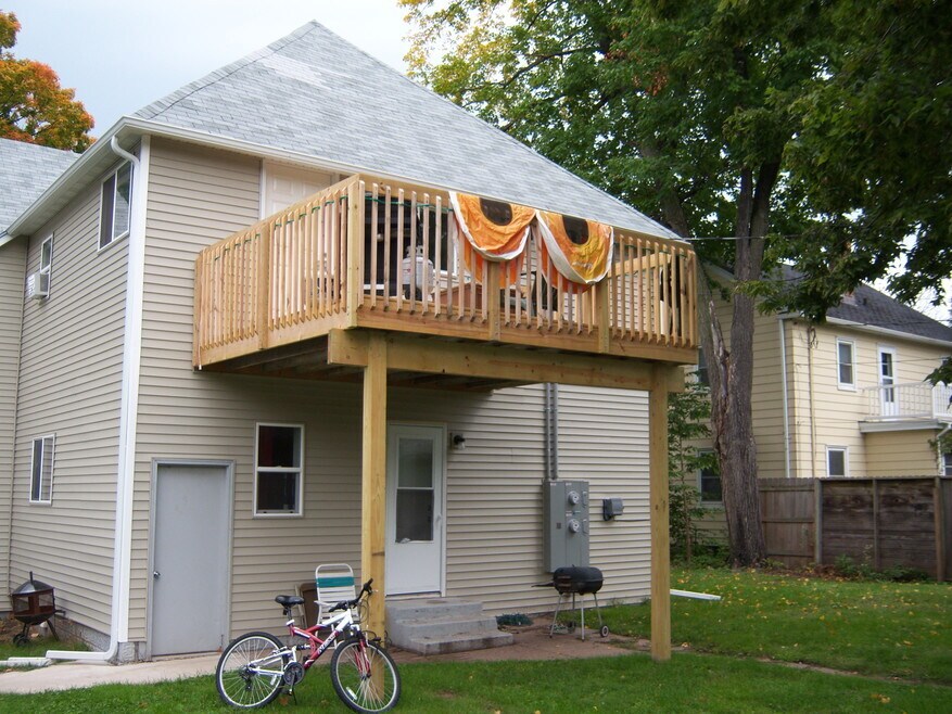 Outdoor deck - 1014 Oxford Ave