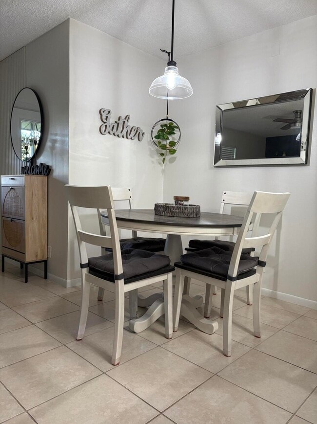 Building Photo - 330 Knotty Pine Cir