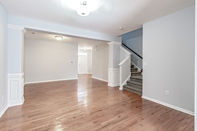 Building Photo - Middletown - 3 bedroom, 2.5 bath townhome